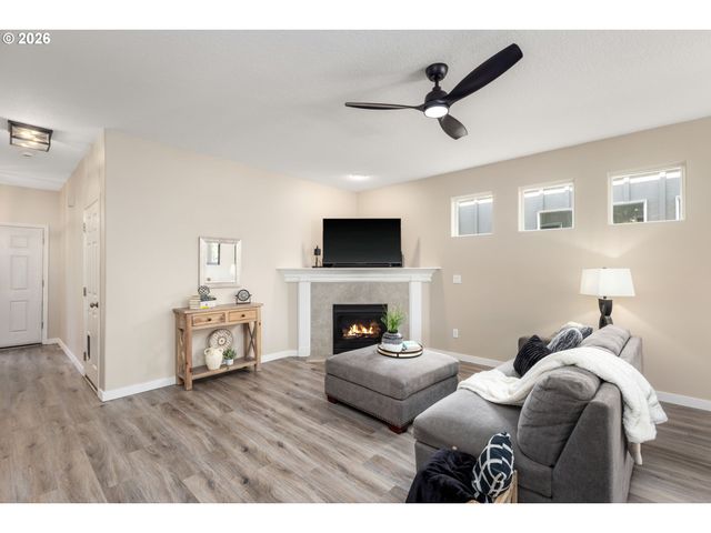 3504 Se PINEWOOD Ave, Hillsboro, OR 97123