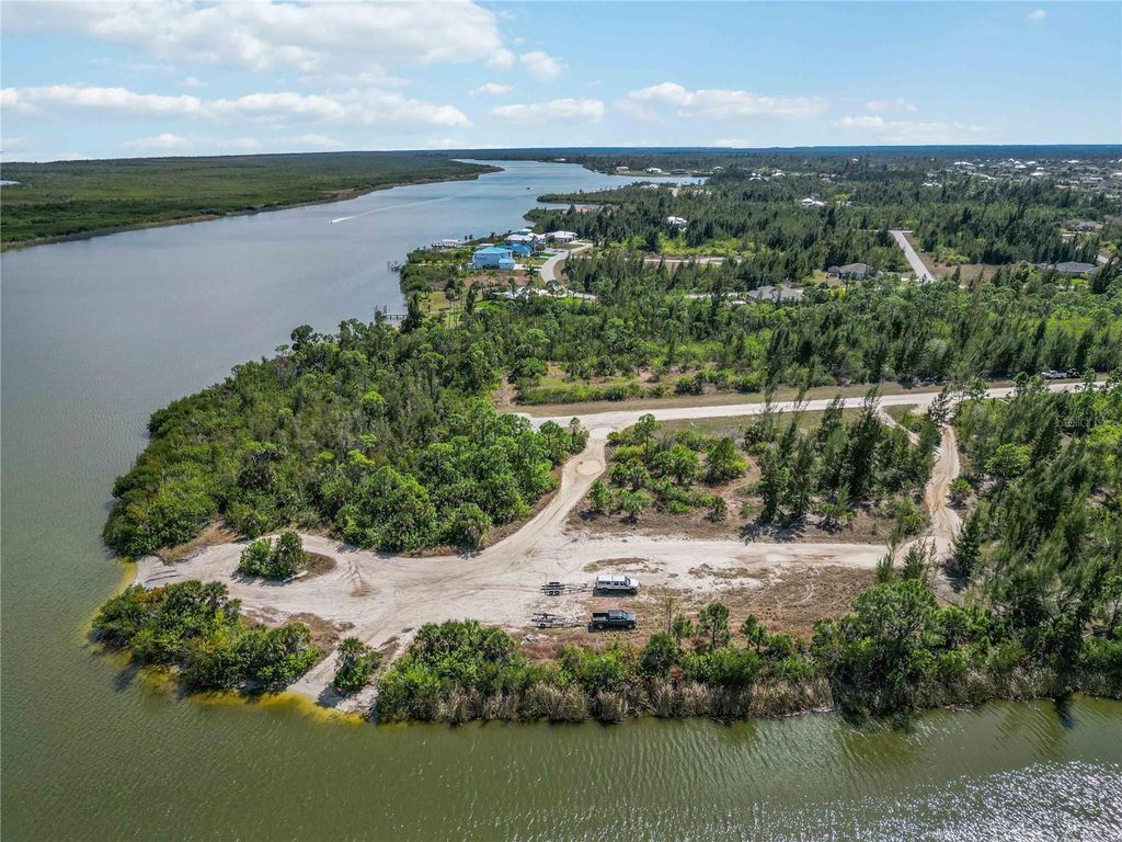 Image 14 of property listing at 15609 MELPORT CIRCLE, Port Charlotte, FL 33981