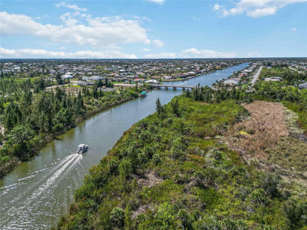 Image 16 of property listing at 15609 MELPORT CIRCLE, Port Charlotte, FL 33981