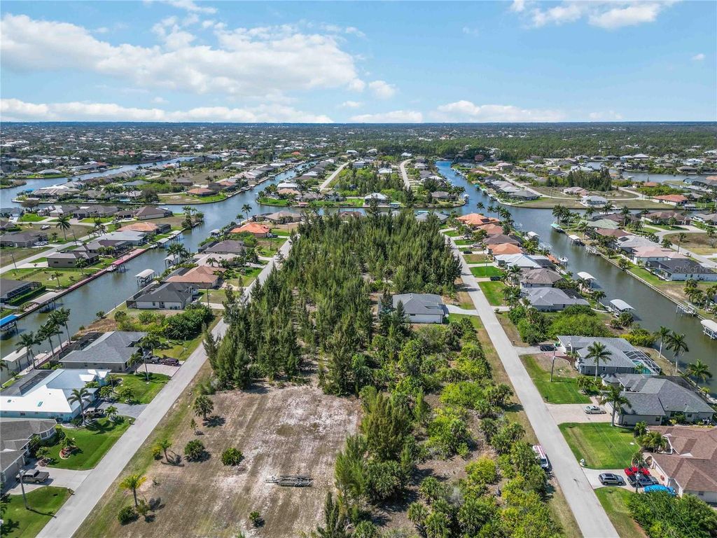 Image 9 of property listing at 15609 MELPORT CIRCLE, Port Charlotte, FL 33981