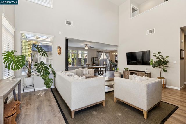 2084 Springbrook Ct, Oakley, CA 94561