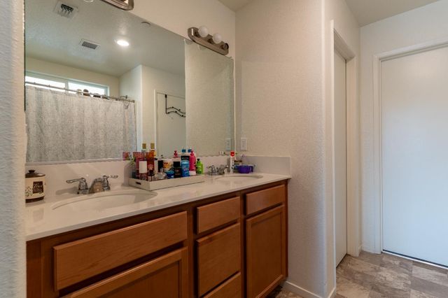 1558 Monte Vista Avenue, Madera, CA 93637