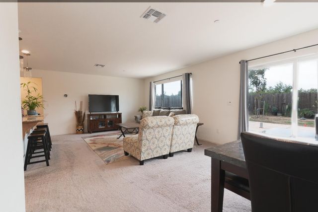 1558 Monte Vista Avenue, Madera, CA 93637