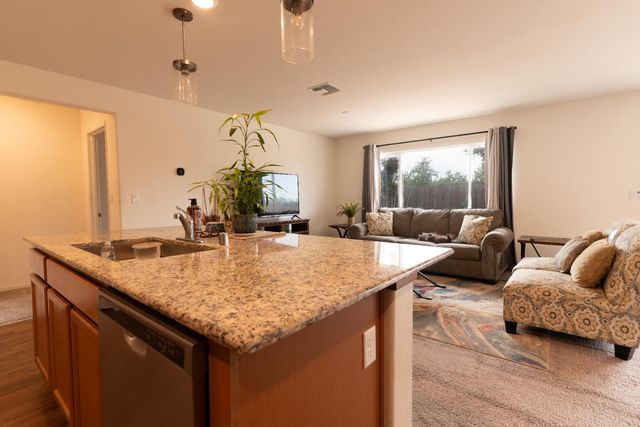 1558 Monte Vista Avenue, Madera, CA 93637