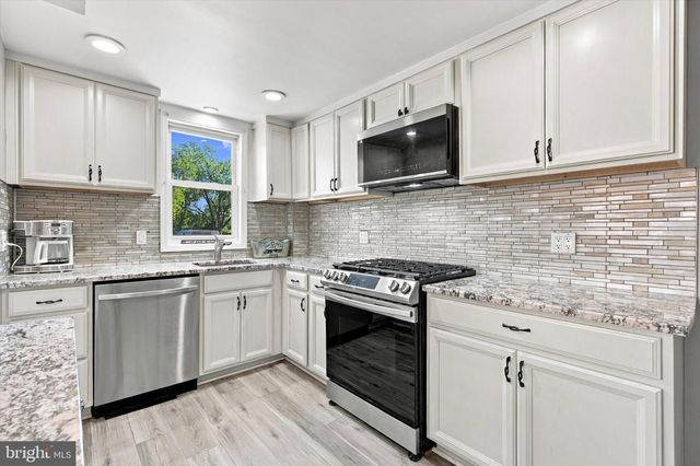 2144 ACADEMY AVE, Holmes, PA 19043