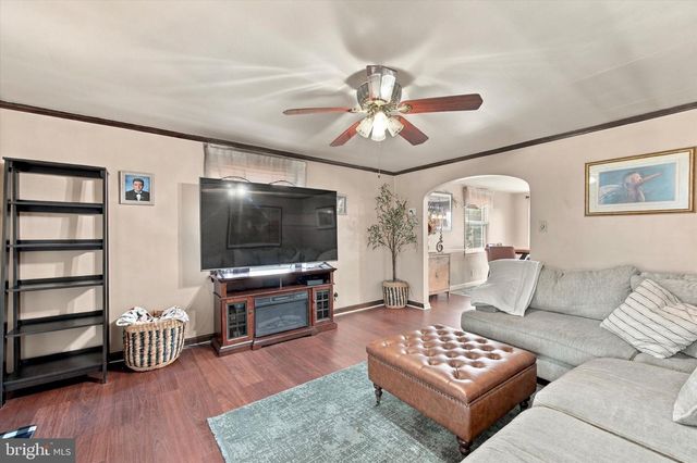 2144 ACADEMY AVE, Holmes, PA 19043