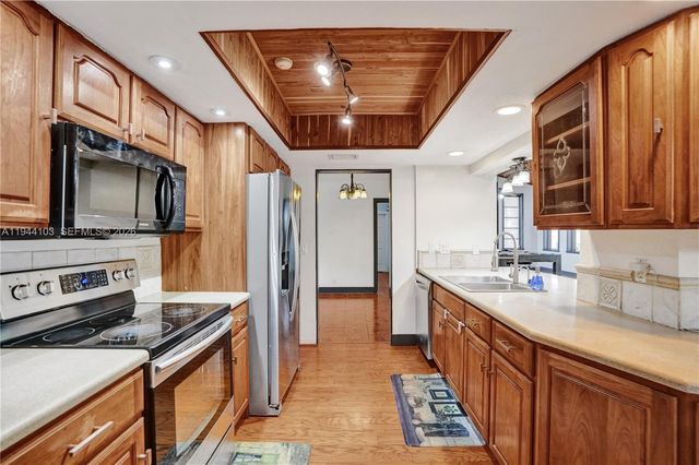 5380 SW 8th Ct, Plantation, FL 33317