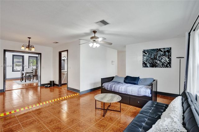 5380 SW 8th Ct, Plantation, FL 33317