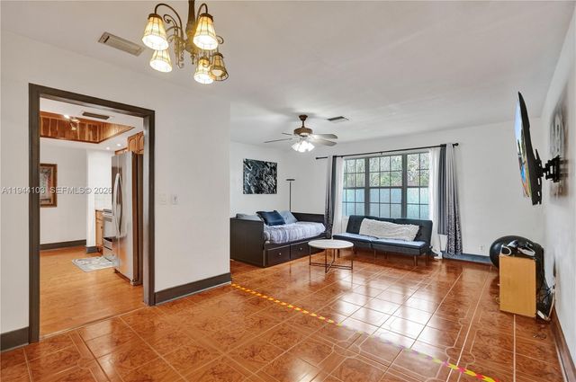 5380 SW 8th Ct, Plantation, FL 33317