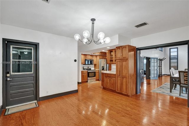 5380 SW 8th Ct, Plantation, FL 33317