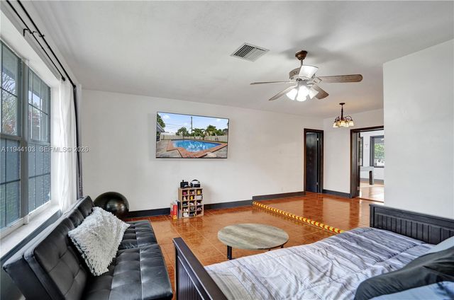 5380 SW 8th Ct, Plantation, FL 33317