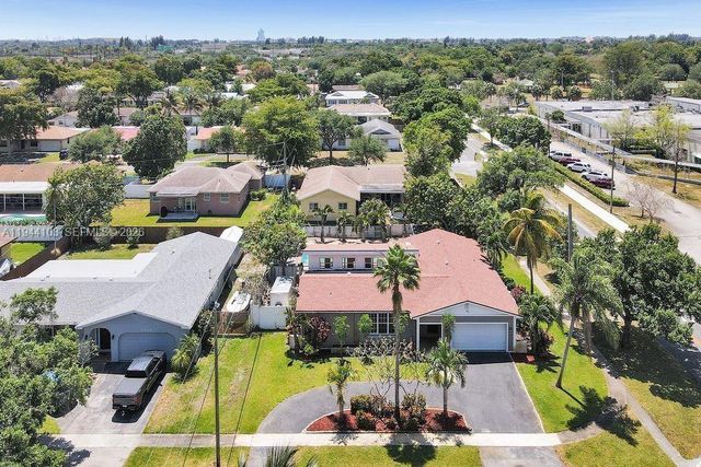 5380 SW 8th Ct, Plantation, FL 33317