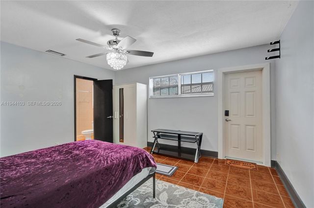 5380 SW 8th Ct, Plantation, FL 33317