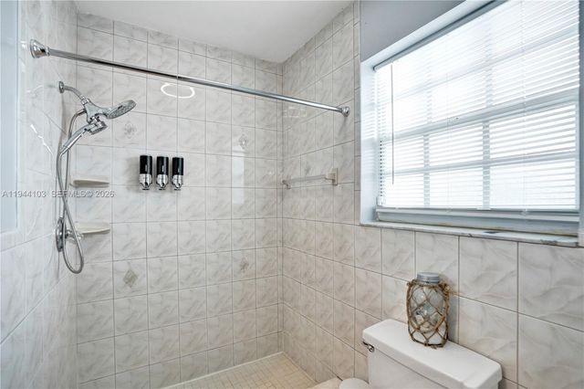 5380 SW 8th Ct, Plantation, FL 33317