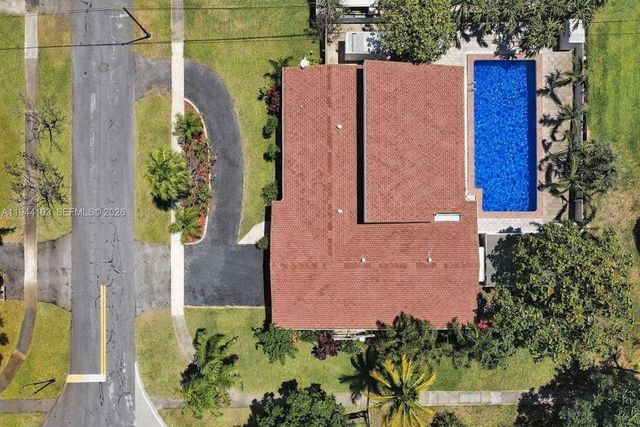 5380 SW 8th Ct, Plantation, FL 33317