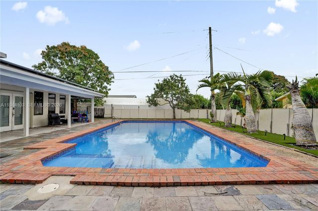 5380 SW 8th Ct, Plantation, FL 33317