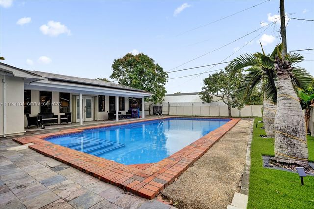 5380 SW 8th Ct, Plantation, FL 33317