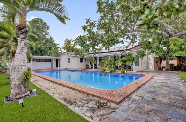 5380 SW 8th Ct, Plantation, FL 33317