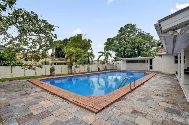 5380 SW 8th Ct, Plantation, FL 33317