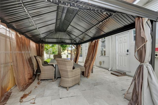 5380 SW 8th Ct, Plantation, FL 33317