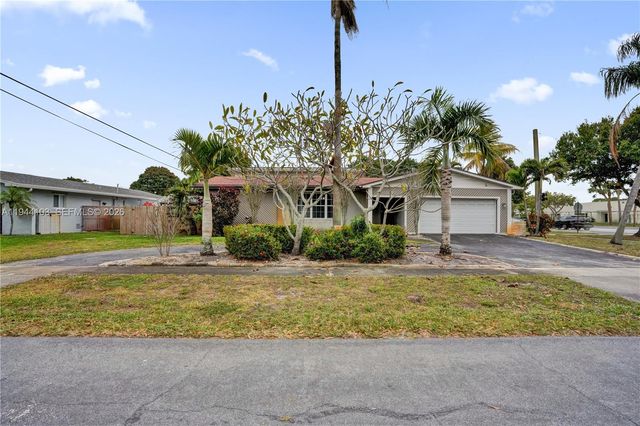 5380 SW 8th Ct, Plantation, FL 33317