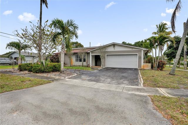 5380 SW 8th Ct, Plantation, FL 33317