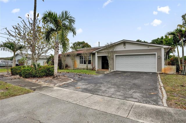 5380 SW 8th Ct, Plantation, FL 33317