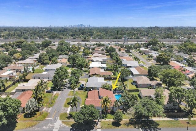 5380 SW 8th Ct, Plantation, FL 33317