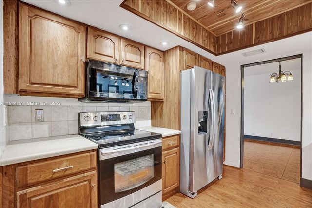 5380 SW 8th Ct, Plantation, FL 33317