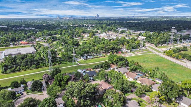 2718 Lazy Spring Drive, Houston, TX 77080