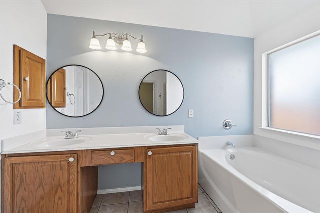 421 Kingfisher Lane, Arlington, TX 76002