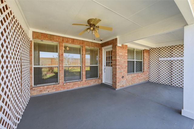 421 Kingfisher Lane, Arlington, TX 76002