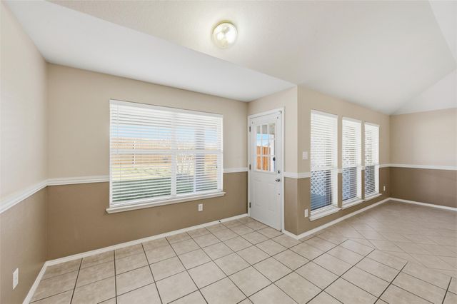 421 Kingfisher Lane, Arlington, TX 76002