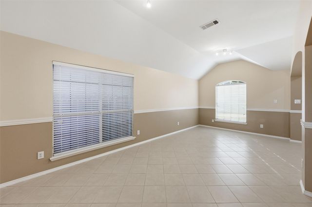 421 Kingfisher Lane, Arlington, TX 76002