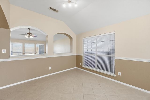 421 Kingfisher Lane, Arlington, TX 76002