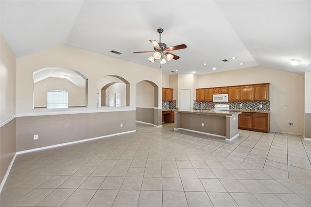 421 Kingfisher Lane, Arlington, TX 76002