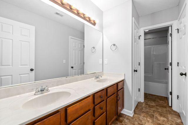 1211 Viewmont Dr, Clarksville, TN 37040