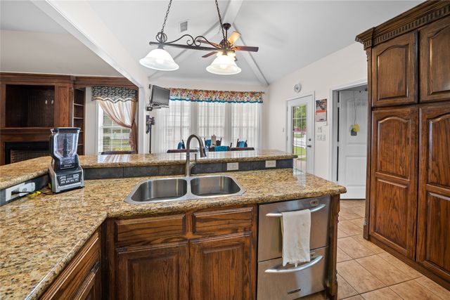 14226 County Road 434, Lindale, TX 75771