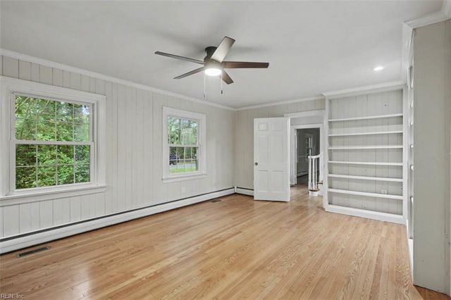 616 E Lynn Shores CIR, Virginia Beach, VA 23452