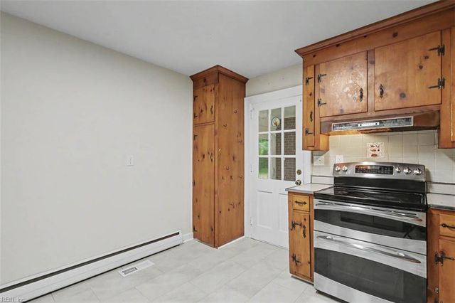 616 E Lynn Shores CIR, Virginia Beach, VA 23452