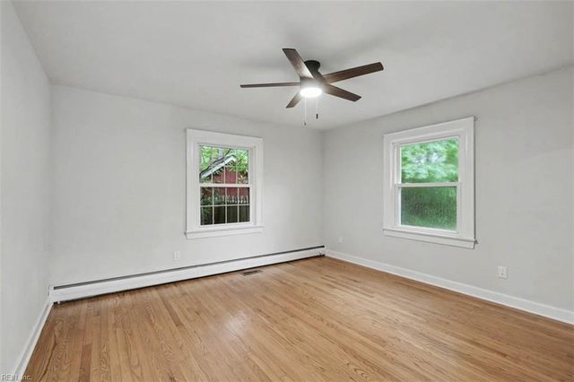 616 E Lynn Shores CIR, Virginia Beach, VA 23452