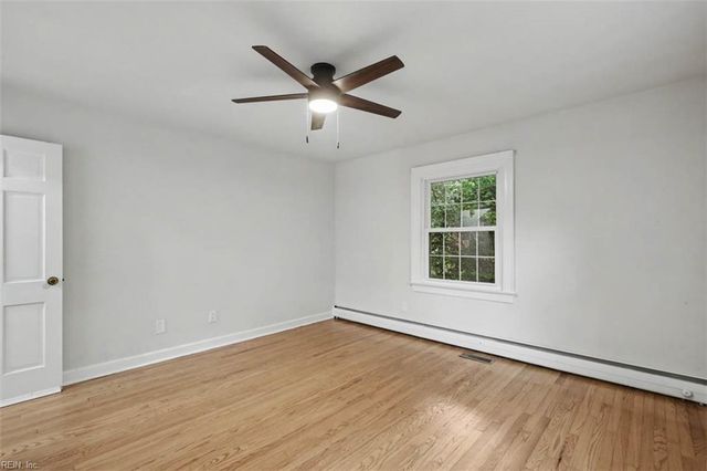 616 E Lynn Shores CIR, Virginia Beach, VA 23452