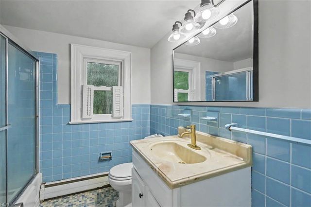 616 E Lynn Shores CIR, Virginia Beach, VA 23452