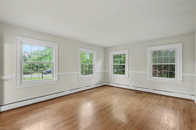 616 E Lynn Shores CIR, Virginia Beach, VA 23452