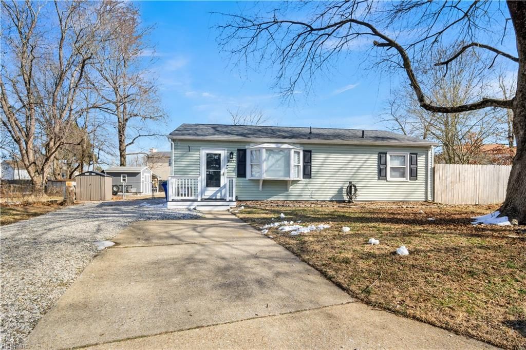 807 Mare CIR, Newport News, VA 23608