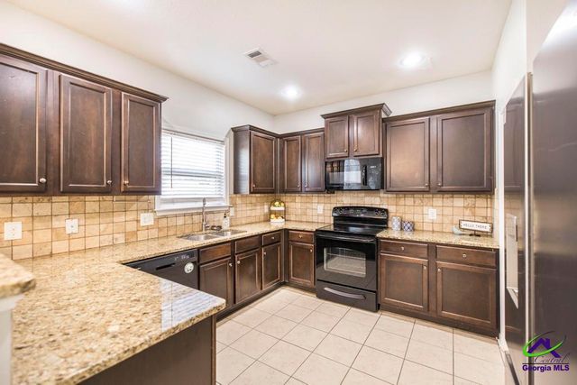 318 Flowing Meadows Drive, Kathleen, GA 31047