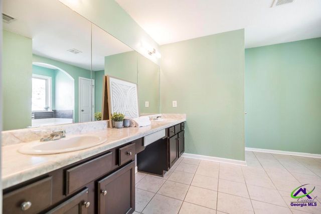 318 Flowing Meadows Drive, Kathleen, GA 31047