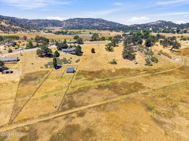 23760 Dart Drive, Tehachapi, CA 93561
