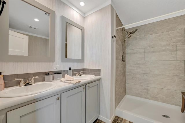 105 W SAINT JOHNS WAY, Apollo Beach, FL 33572