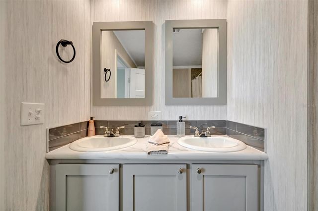 105 W SAINT JOHNS WAY, Apollo Beach, FL 33572